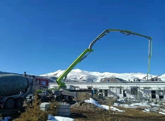 心系天路情暖客户 中联重科举行混凝土机械川藏铁路感恩行活动